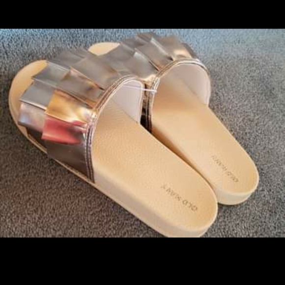 Old Navy Gold Slides size 5-6 NWT - Picture 4 of 5